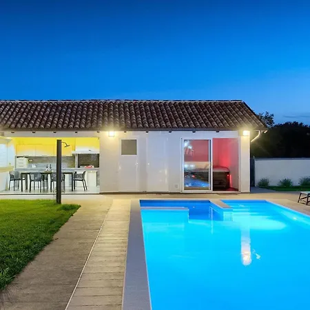 Alba Bianca Holiday home Sisan