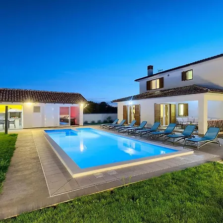 Holiday home Alba Bianca Sisan