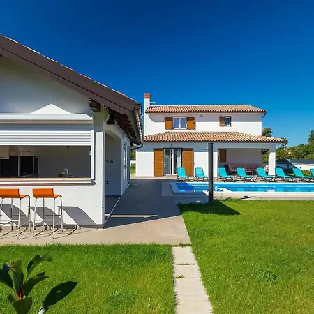 Alba Bianca Holiday home Sisan